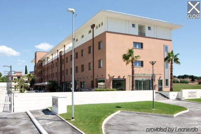 โรงแรมอาเดียตินา พาร์ค Castel di Leva ภายนอก รูปภาพ